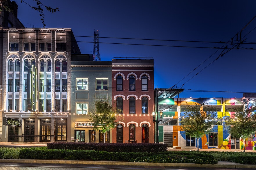 More Photos Of 108 Main St, Houston Bar For Lease