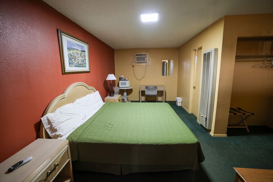 More Photos Of 205 E Broadway St, Fritch Hotel For Sale