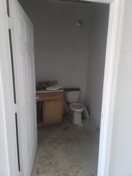 More Photos Of 337 West Ave, Cedartown Storefront For Sale