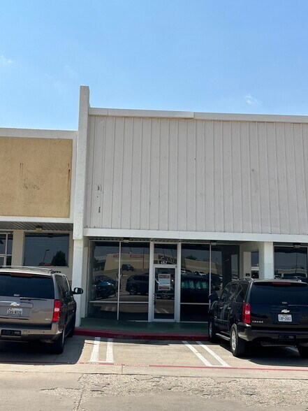 More Photos Of 550-682 SW Wilshire Blvd, Burleson Unknown For Lease