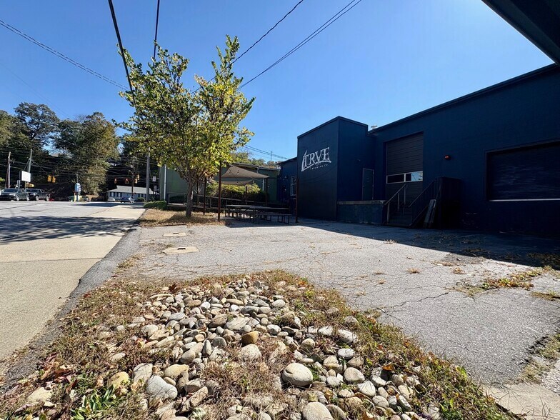 More Photos Of 255-257 Short Coxe Ave, Asheville Storefront Retail Office For Lease