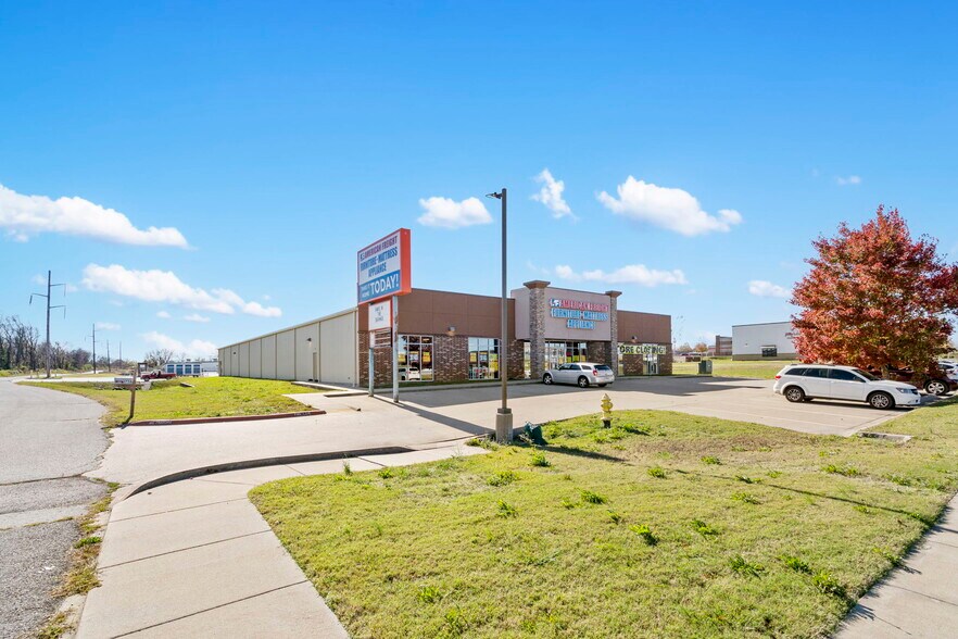 More Photos Of 3758 Hwy 412 E, Siloam Springs Freestanding For Lease
