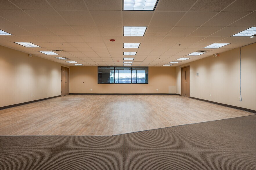 More Photos Of 4212 W Sunset Blvd, Spokane Flex For Sale