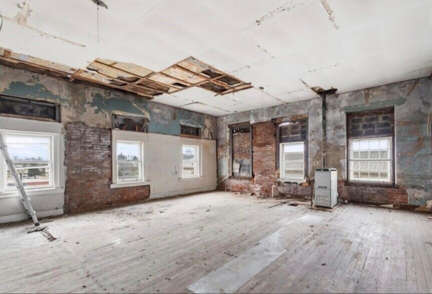More Photos Of 85 N Main St, Walton Apartments For Sale