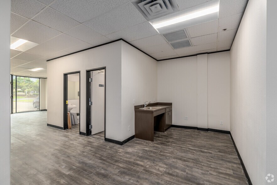 More Photos Of 2020 Rutland Dr, Austin Unknown For Lease