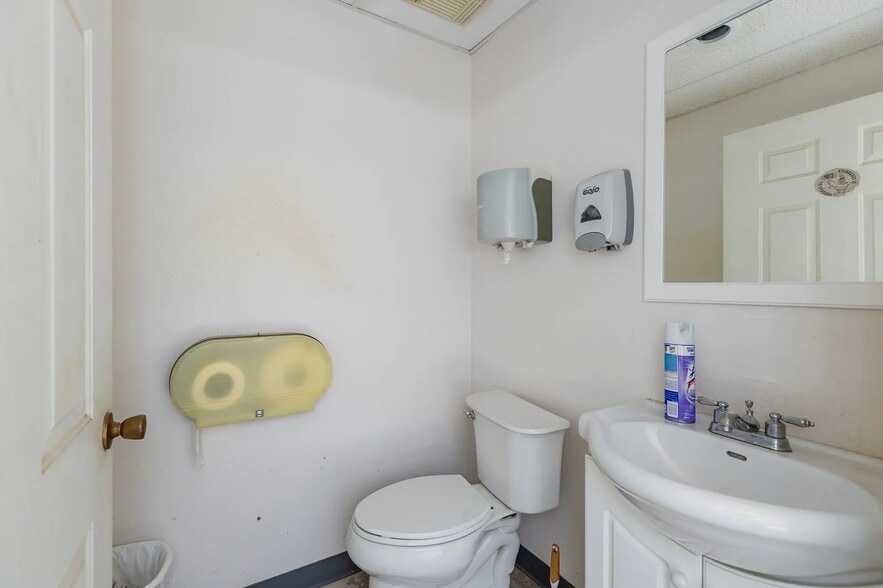 More Photos Of 4599 US Highway 84 W, Timpson Specialty For Sale