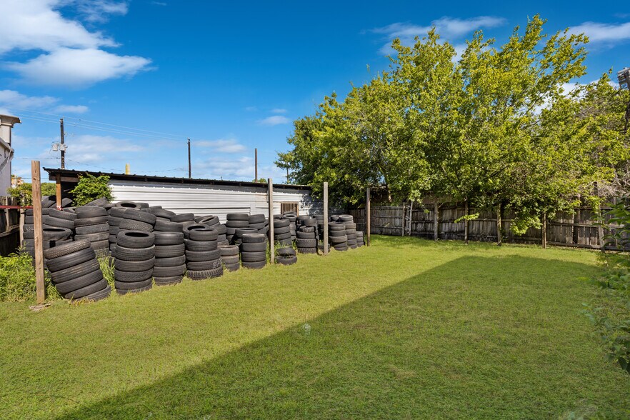 More Photos Of 9121 Cullen Blvd, Houston Auto Repair For Sale