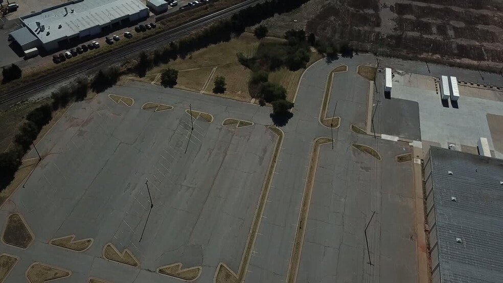 More Photos Of 3400 S Kelly Ave, Edmond Land For Lease