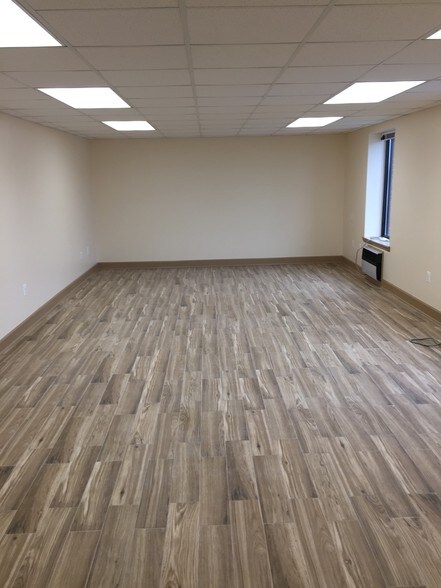 More Photos Of 7631 Fullerton Rd, Springfield Warehouse For Lease