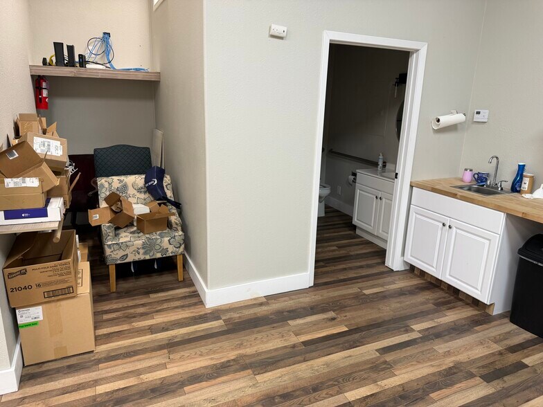 More Photos Of 15602 Northwest Blvd, Robstown Unknown For Lease