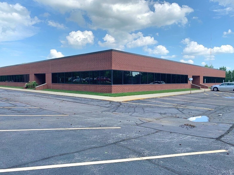 More Photos Of 2110 Fox Dr, Champaign Office For Sale