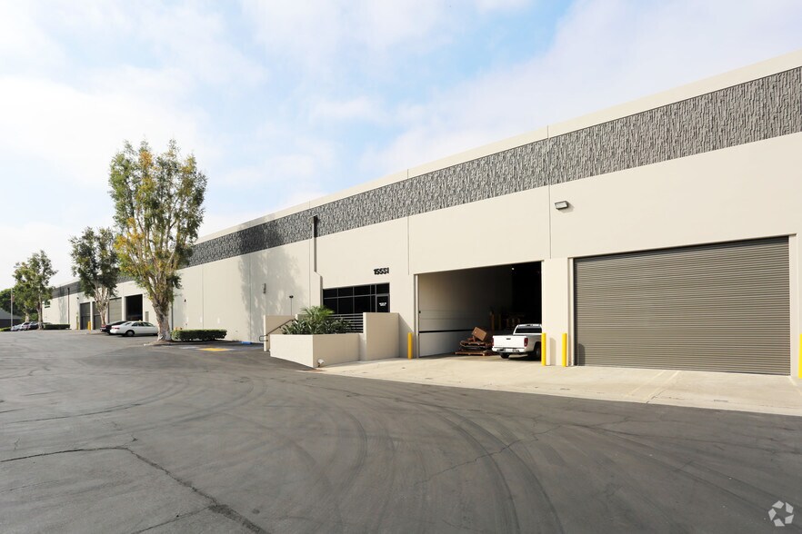 More Photos Of 15551-15561 Del Amo Ave, Tustin Warehouse For Lease