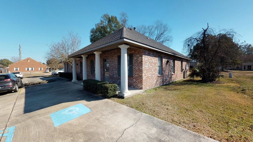 More Photos Of 12012 Bricksome Ave, Baton Rouge Office For Lease