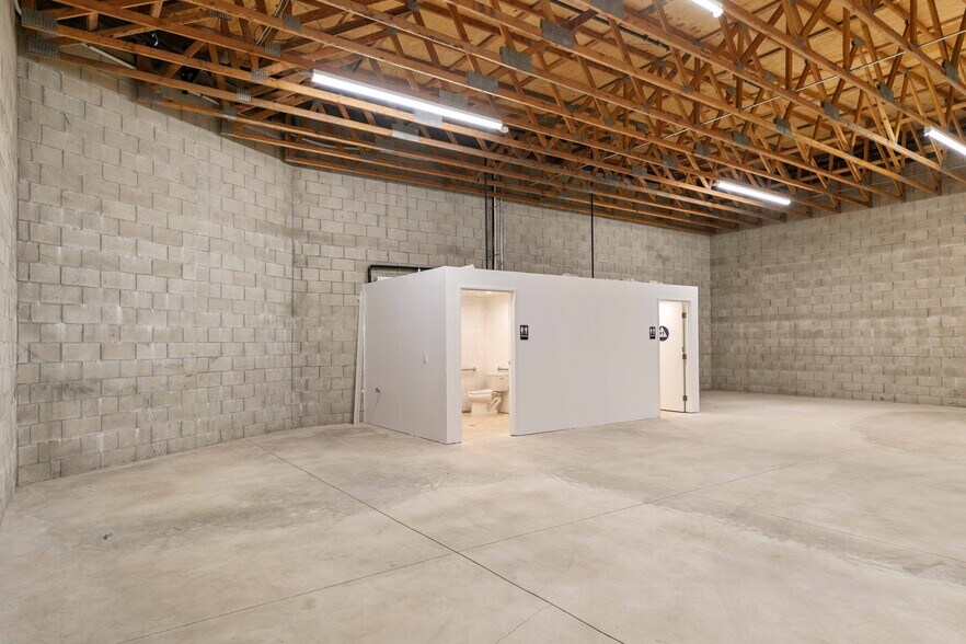 More Photos Of 12581 Branford St, Pacoima Manufacturing For Lease