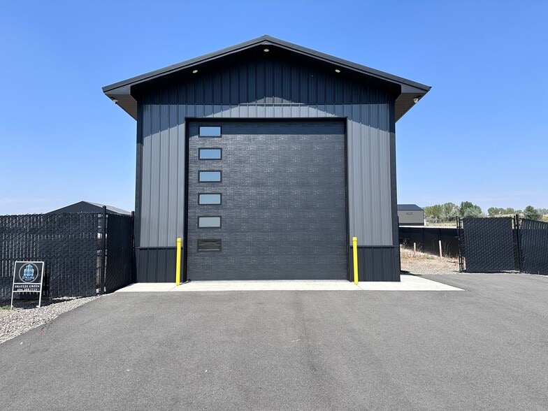 More Photos Of 6903 Backcountry Ave, Billings Distribution For Lease