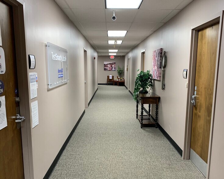 More Photos Of 3675 S Noland Rd, Independence Office Residential For Lease