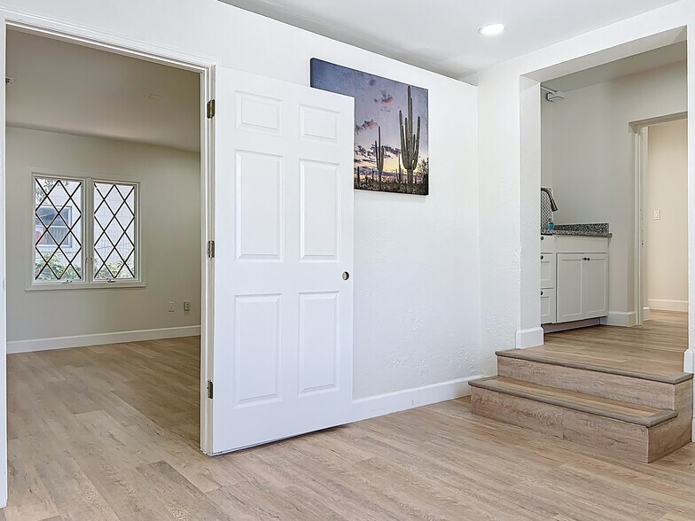 More Photos Of 507 East St, Longwood Office Residential For Lease