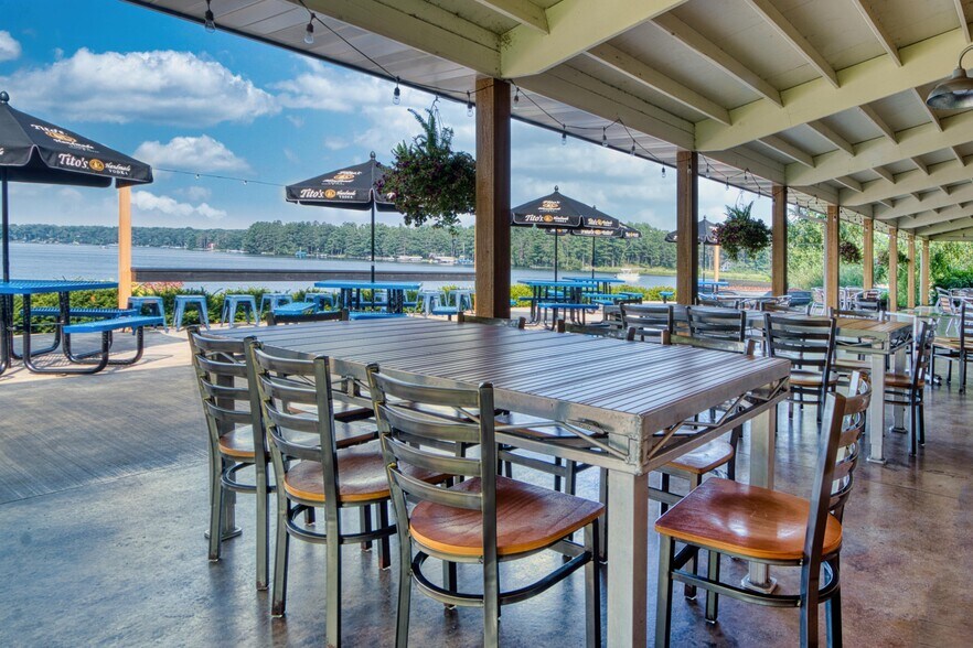 More Photos Of 9971 N Grand Pines Ln, Hayward Restaurant For Sale