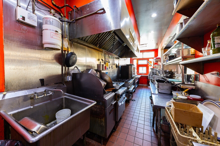 More Photos Of 671-689 Washington Ave, Brooklyn Storefront For Lease