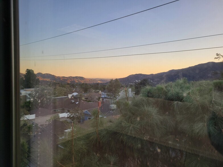 More Photos Of 2626 Foothill Blvd, La Crescenta Loft Creative Space For Lease