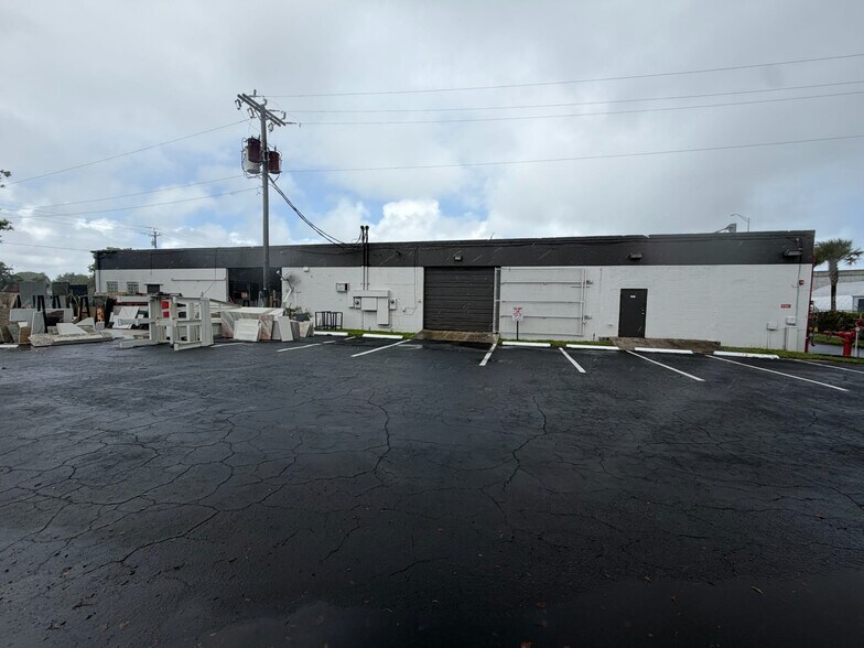 More Photos Of 1815 10th Ave N, Lake Worth Beach Warehouse For Lease
