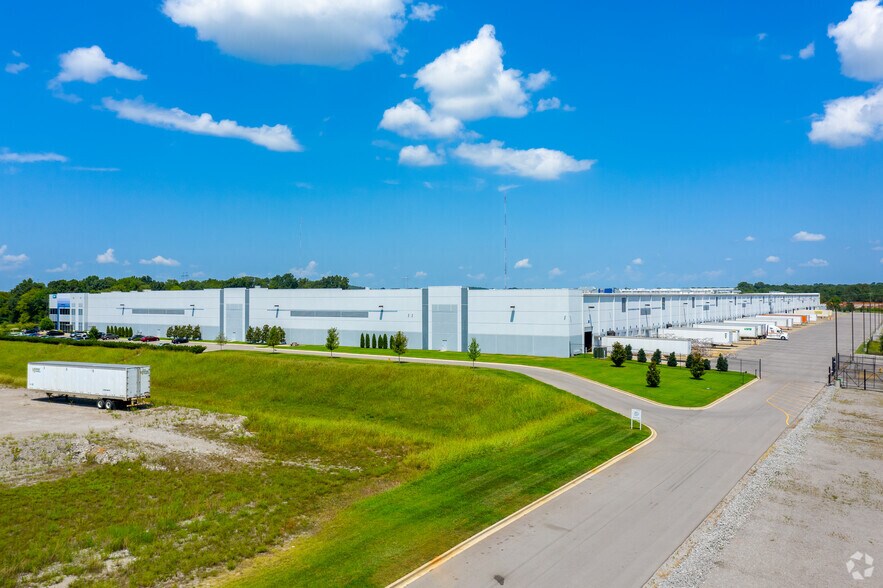 More Photos Of 100 Logistics Dr, Lebanon Distribution For Lease