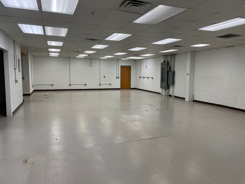 More Photos Of 711 Davis St, Scranton Warehouse For Lease