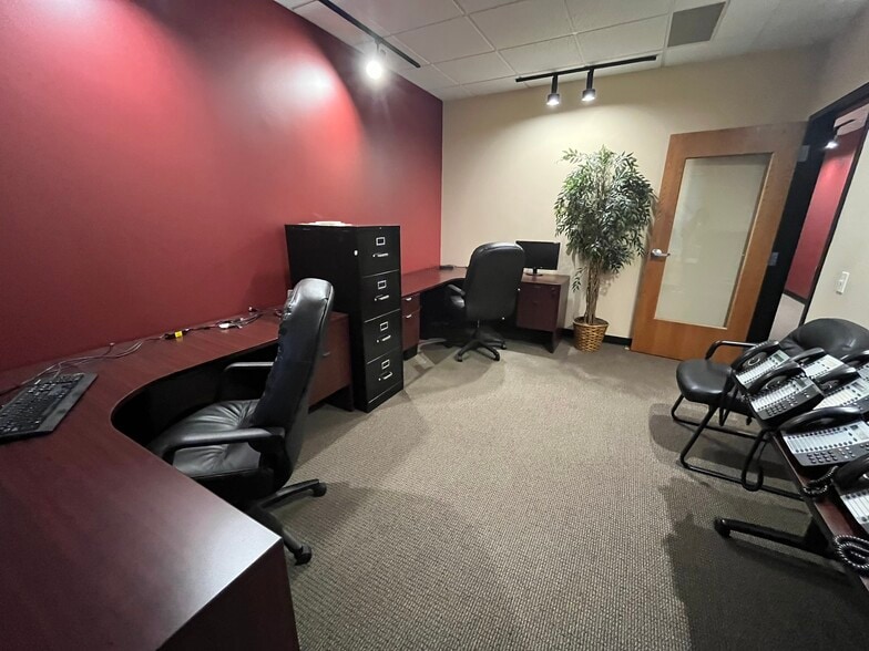 More Photos Of 1500 Eisenhower Ln, Lisle Office For Sale