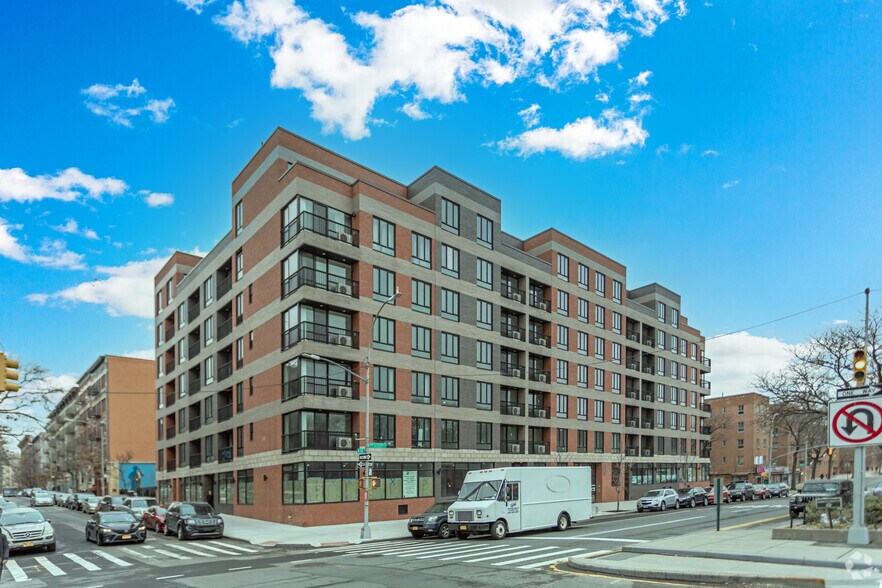 Primary Photo Of 2600 7th Ave, New York Apartments For Lease