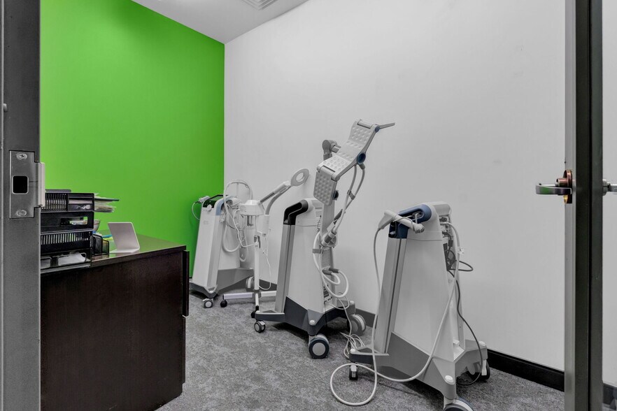 More Photos Of 4795 Larimer Pky, Johnstown Medical For Sale