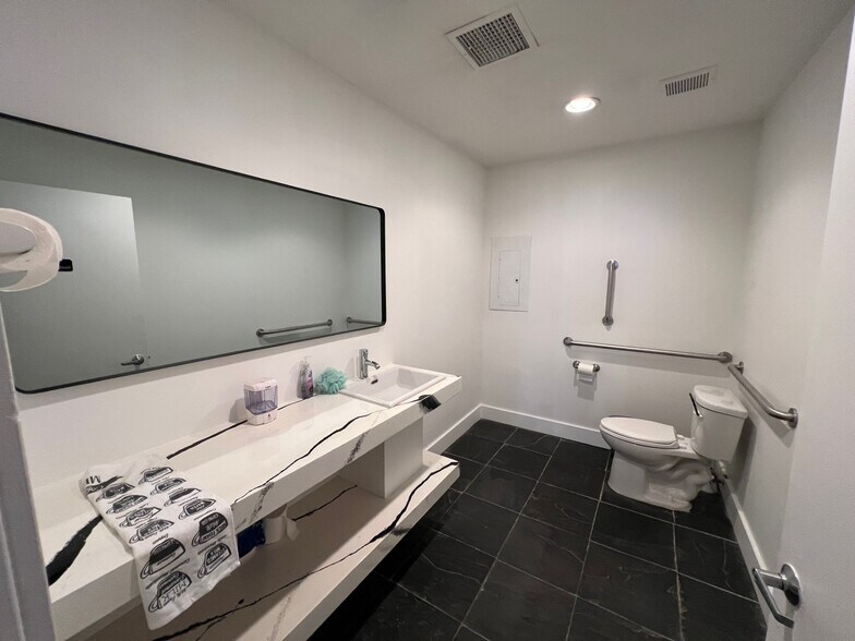 More Photos Of 2049-2053 Larimer St, Denver Storefront Retail Office For Sale