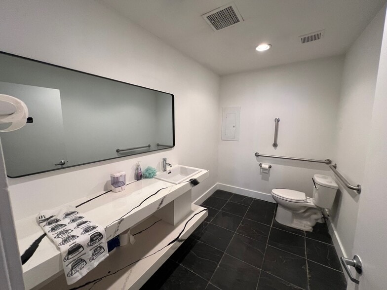 More Photos Of 2049-2053 Larimer St, Denver Storefront Retail Office For Lease