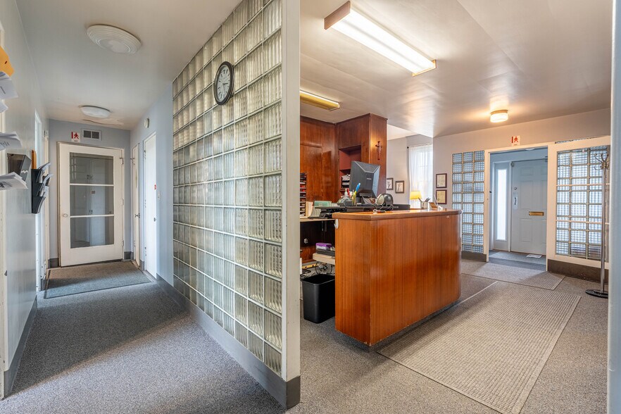 More Photos Of 430 W Stephenson St, Freeport Office For Sale