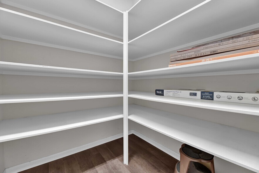 More Photos Of 1522 Sam Houston St, Liberty Office For Sale