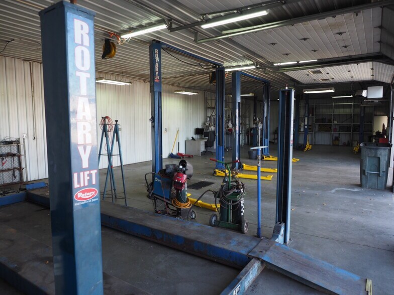 More Photos Of 9430 N Karen Dr, Mooresville Light Distribution For Lease