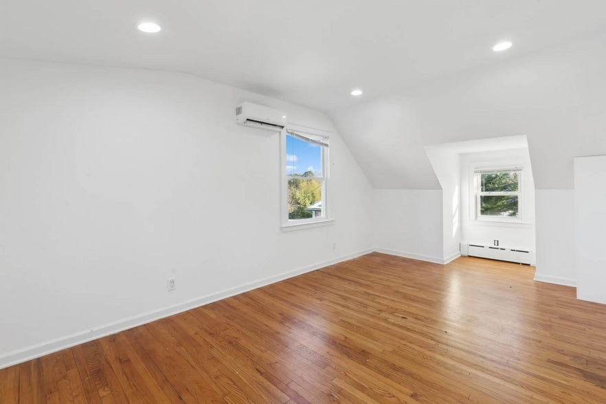 More Photos Of 87 North Rd, Hampton Bays Storefront Retail Residential For Sale