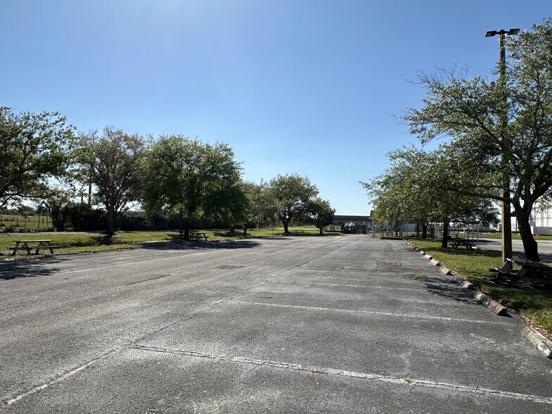 More Photos Of 625 66th Ave SW, Vero Beach Manufacturing For Sale