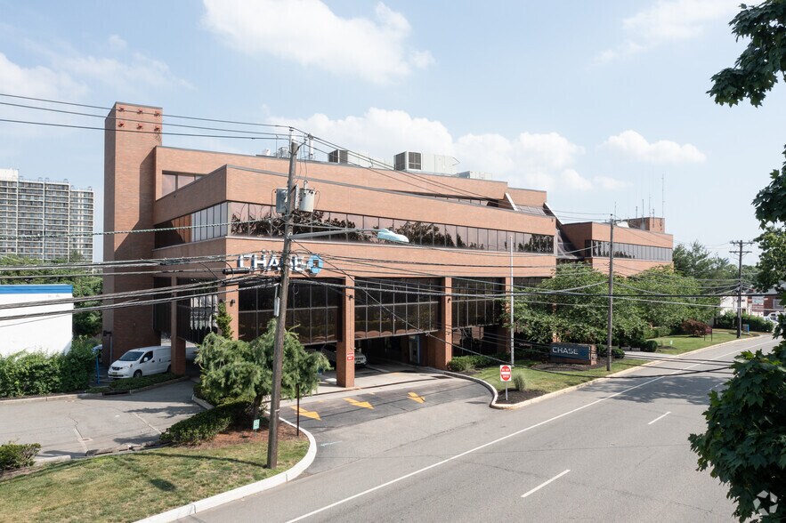 More Photos Of 460 bergen Blvd, Palisades Park Office For Lease