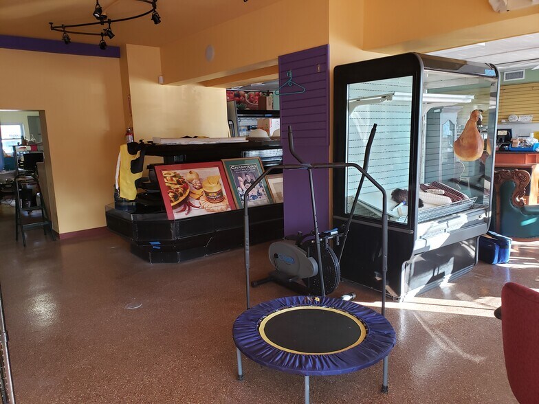 More Photos Of 431 Broad St, Lake Geneva Convenience Store For Sale