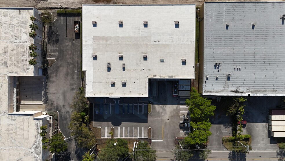 More Photos Of 3515 NW 113th Ct, Doral Warehouse For Lease