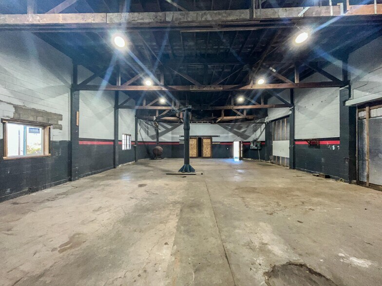 More Photos Of 28401 Salmon River Hwy, Grand Ronde Service For Lease