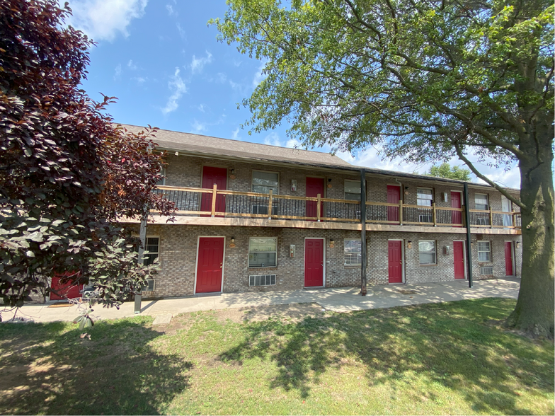 Primary Photo Of 390 S Jackson Park Dr, Seymour Multifamily For Sale