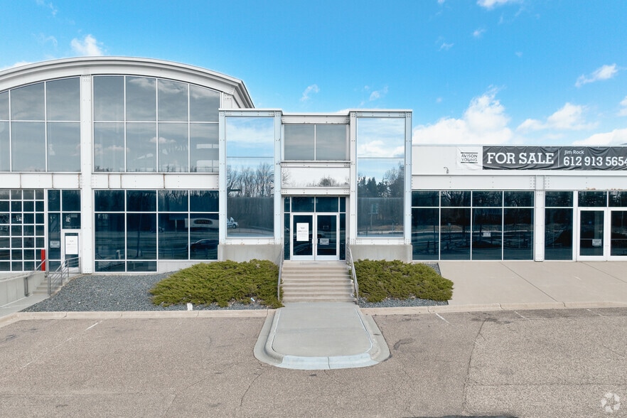 More Photos Of 2325 N Prior Ave, Roseville Auto Dealership For Sale
