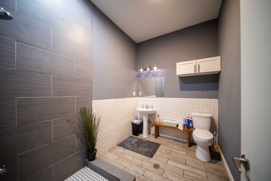 More Photos Of 3530 W Armitage Ave, Chicago Storefront Retail Residential For Lease