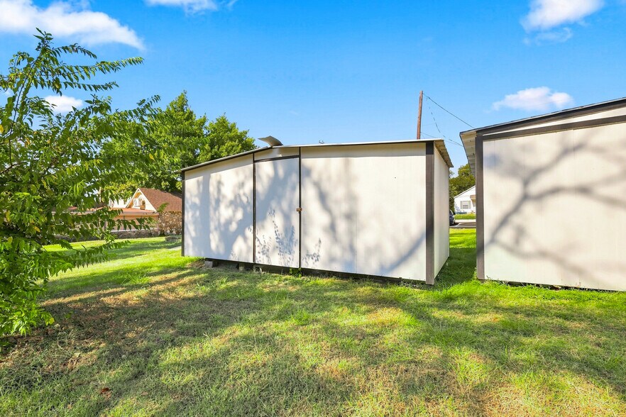 More Photos Of 3508 Shawnee Trl, Fort Worth General Retail For Sale