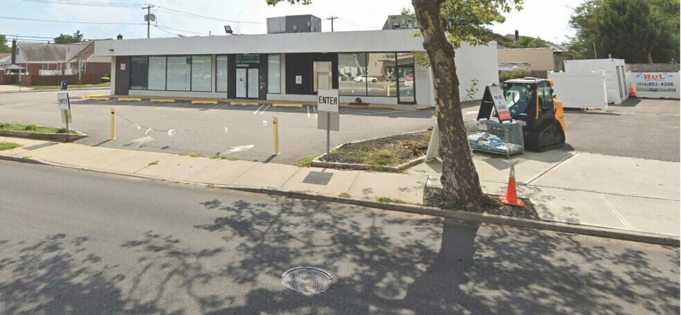 More Photos Of 1 Franklin Ave, Lynbrook Bank For Lease
