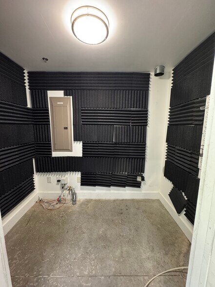 More Photos Of 1800 E 4th St, Austin Multifamily For Sale