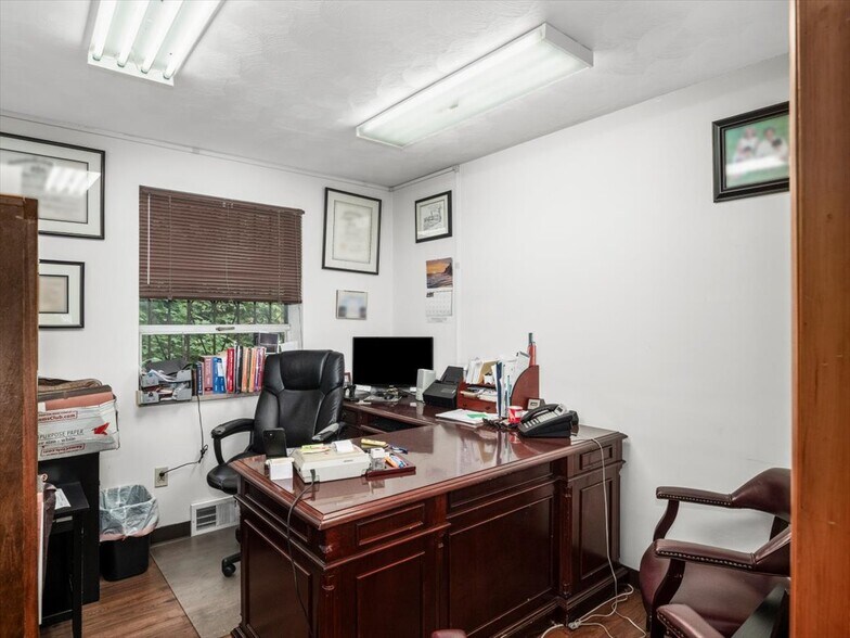 More Photos Of 584 Brown Ave, Turtle Creek Office For Sale