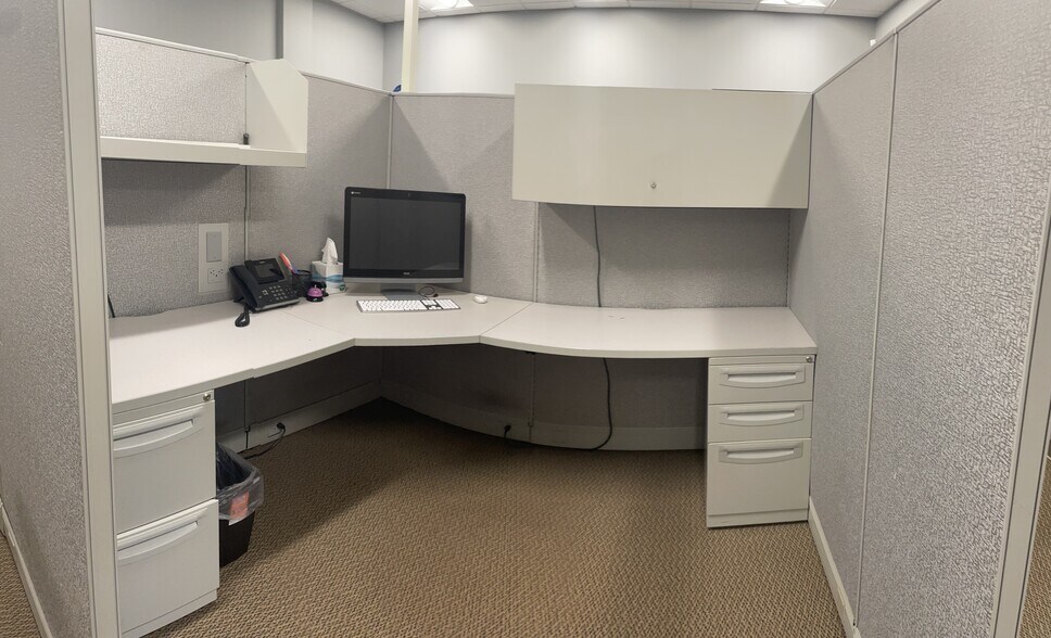 More Photos Of 25 Woods Lake Rd, Greenville Office For Lease