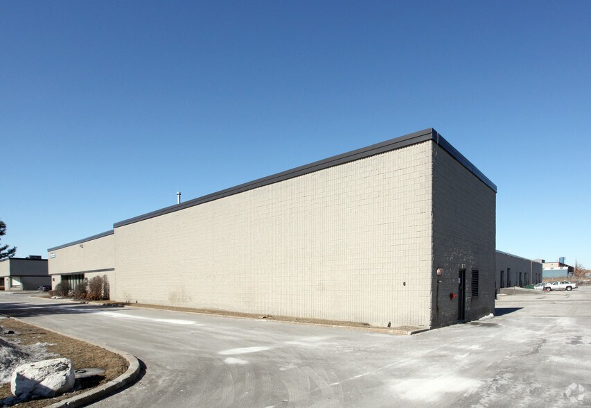 More Photos Of 1745 Meyerside Dr, Mississauga Showroom For Lease